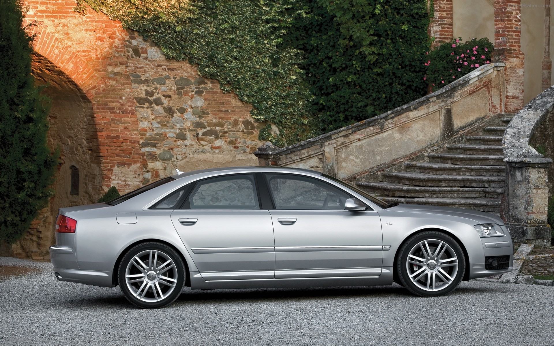 Audi S8 (2005)
